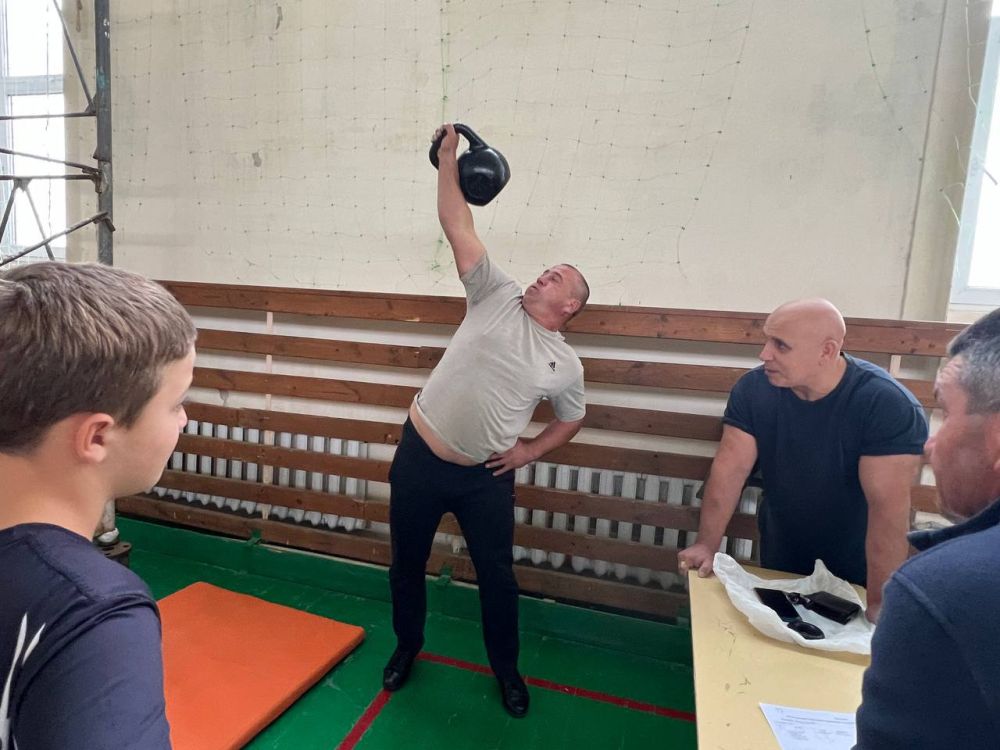 Александр Дудинов: День отца в Черноморском районе отметили Веселыми стартами Александр Дудинов: День отца в Черноморском районе отметили Веселыми стартами