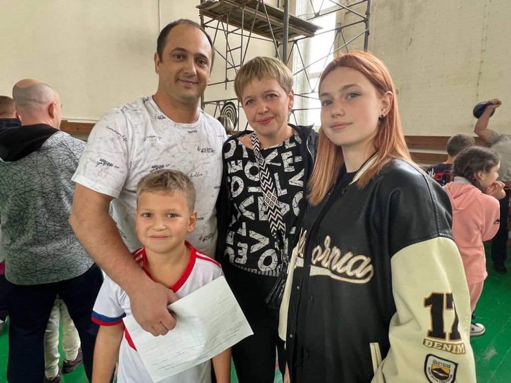 Александр Дудинов: День отца в Черноморском районе отметили Веселыми стартами Александр Дудинов: День отца в Черноморском районе отметили Веселыми стартами
