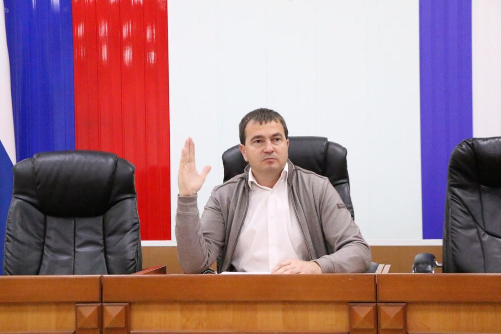 Ольга Урайкина: После заседания президиума в большом зале администрации Бахчисарайского района состоялась 3-я сессия Бахчисарайского районного совета 3 созыва Ольга Урайкина: После заседания президиума в большом зале администрации Бахчисарайского района состоялась 3-я сессия Бахчисарайского районного совета 3 созыва