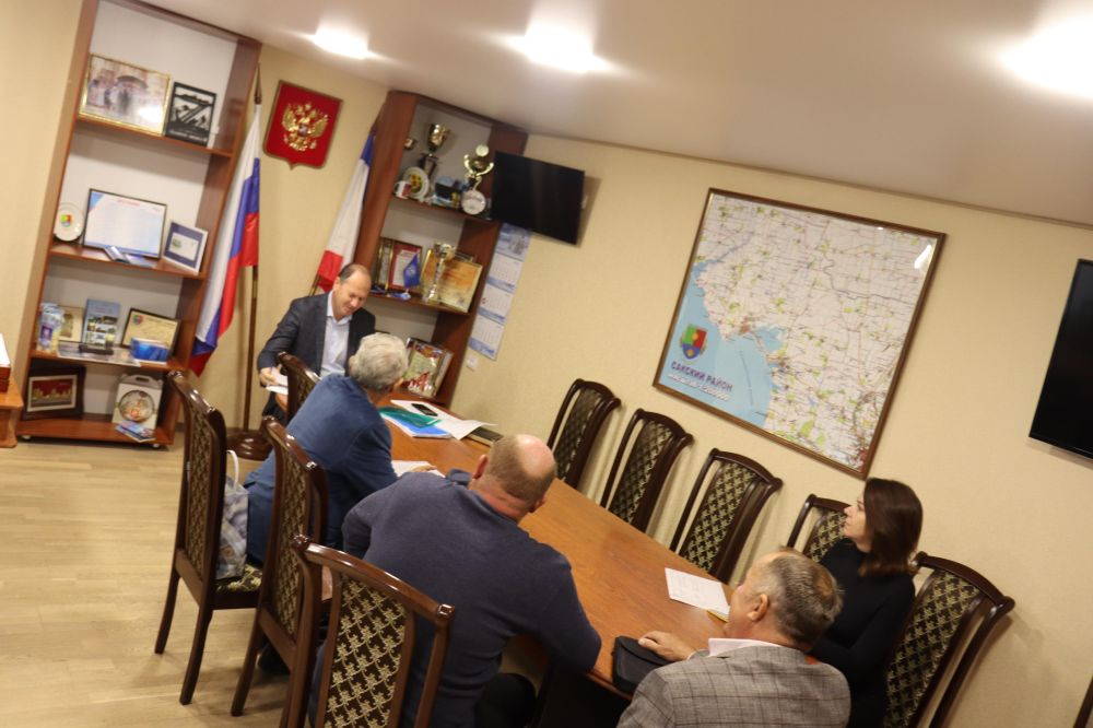 Глава администрации Сакского района Владислав Хаджиев провёл еженедельный приём граждан Глава администрации Сакского района Владислав Хаджиев провёл еженедельный приём граждан