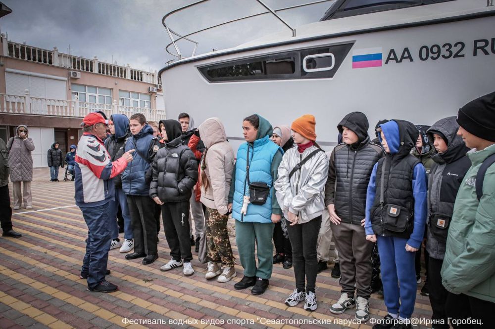 На этих выходных в яхт-клубе «Казачья Бухта» ребята от 10 до 14 лет ближе познакомились с нашим бескрайним синим морем и азами управления парусной доской На этих выходных в яхт-клубе «Казачья Бухта» ребята от 10 до 14 лет ближе познакомились с нашим бескрайним синим морем и азами управления парусной доской