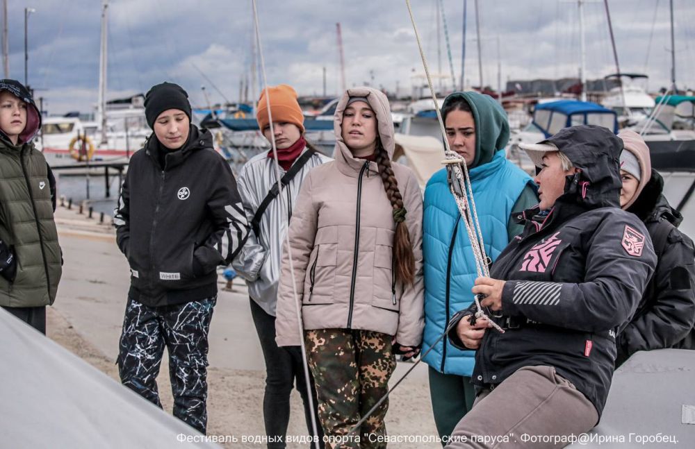 На этих выходных в яхт-клубе «Казачья Бухта» ребята от 10 до 14 лет ближе познакомились с нашим бескрайним синим морем и азами управления парусной доской На этих выходных в яхт-клубе «Казачья Бухта» ребята от 10 до 14 лет ближе познакомились с нашим бескрайним синим морем и азами управления парусной доской
