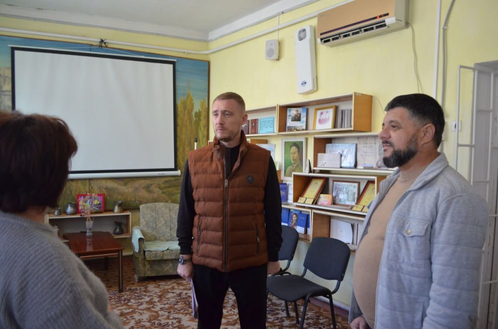 Сегодня совместно с начальником управления образования, молодёжи и спорта Евгенией Рябченко посетили школу - лицей №2 в городе Белогорск Сегодня совместно с начальником управления образования, молодёжи и спорта Евгенией Рябченко посетили школу - лицей №2 в городе Белогорск