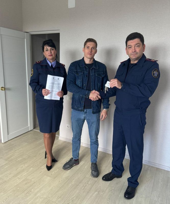 Долгожданное новоселье. Офицеры СК помогли сироте получить собственное жилье Долгожданное новоселье. Офицеры СК помогли сироте получить собственное жилье