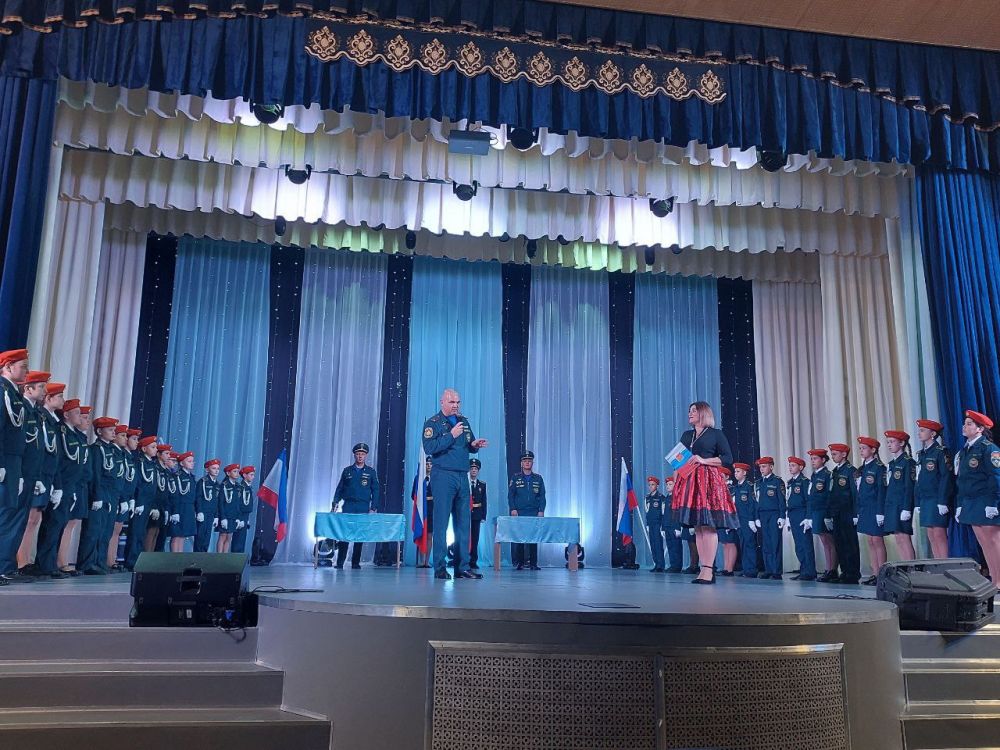 Джанкойских школьников посвятили в кадеты Джанкойских школьников посвятили в кадеты