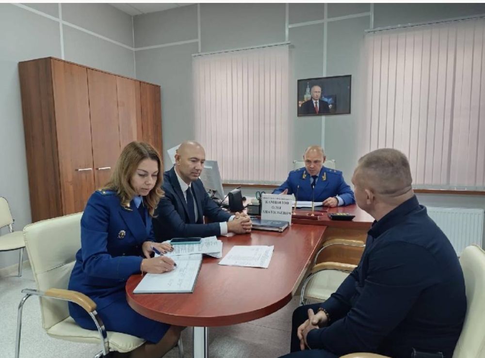 Прокурор Крыма Олег Камшилов совместно с руководителем филиала Государственного Фонда «Защитники Отечества» по Республики Крым провел личный прием граждан Прокурор Крыма Олег Камшилов совместно с руководителем филиала Государственного Фонда «Защитники Отечества» по Республики Крым провел личный прием граждан