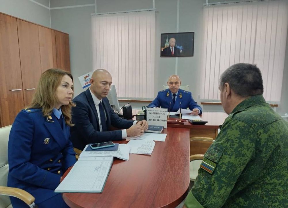 Прокурор Крыма Олег Камшилов совместно с руководителем филиала Государственного Фонда «Защитники Отечества» по Республики Крым провел личный прием граждан Прокурор Крыма Олег Камшилов совместно с руководителем филиала Государственного Фонда «Защитники Отечества» по Республики Крым провел личный прием граждан