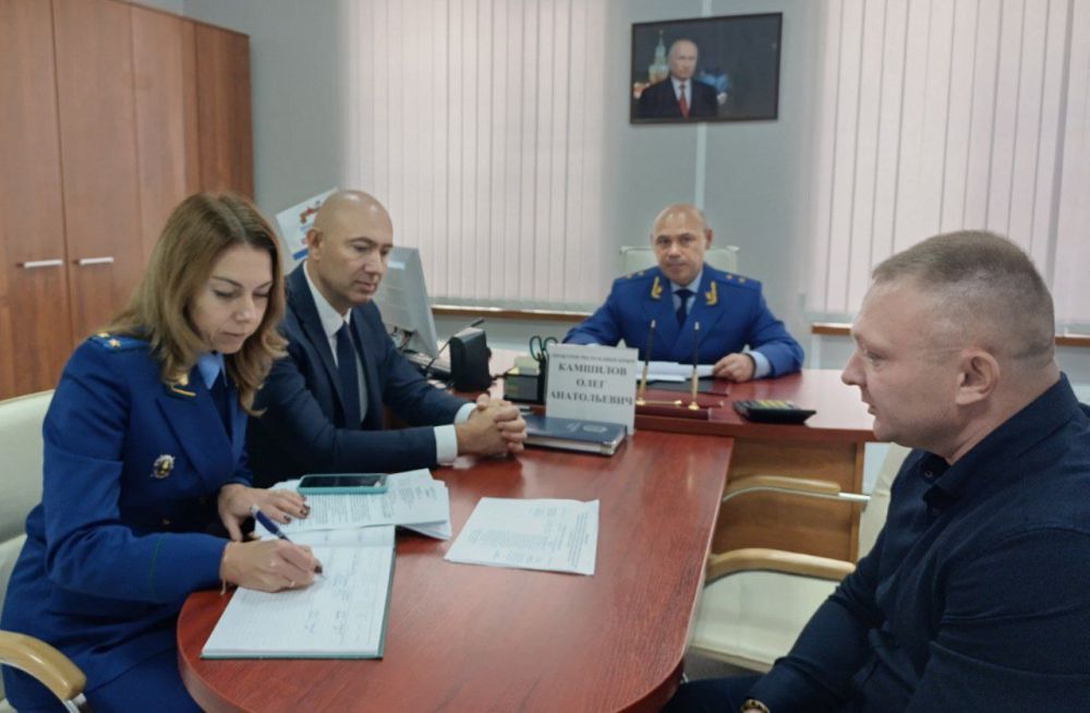 Прокурор Крыма Олег Камшилов встретился с ветеранами спецоперации в фонде «Защитники Отчества» Прокурор Крыма Олег Камшилов встретился с ветеранами спецоперации в фонде «Защитники Отчества»
