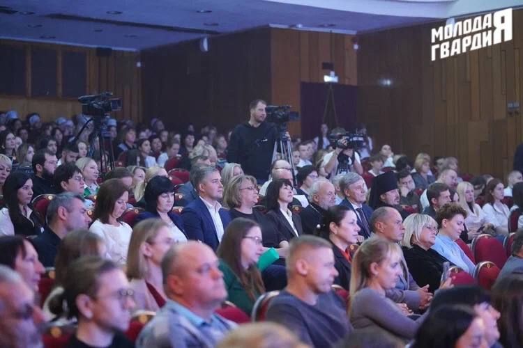 Активисты Симферопольского местного отделения «Молодой Гвардии» стали волонтёрами регионального форума «Сохраним жизнь» Активисты Симферопольского местного отделения «Молодой Гвардии» стали волонтёрами регионального форума «Сохраним жизнь»