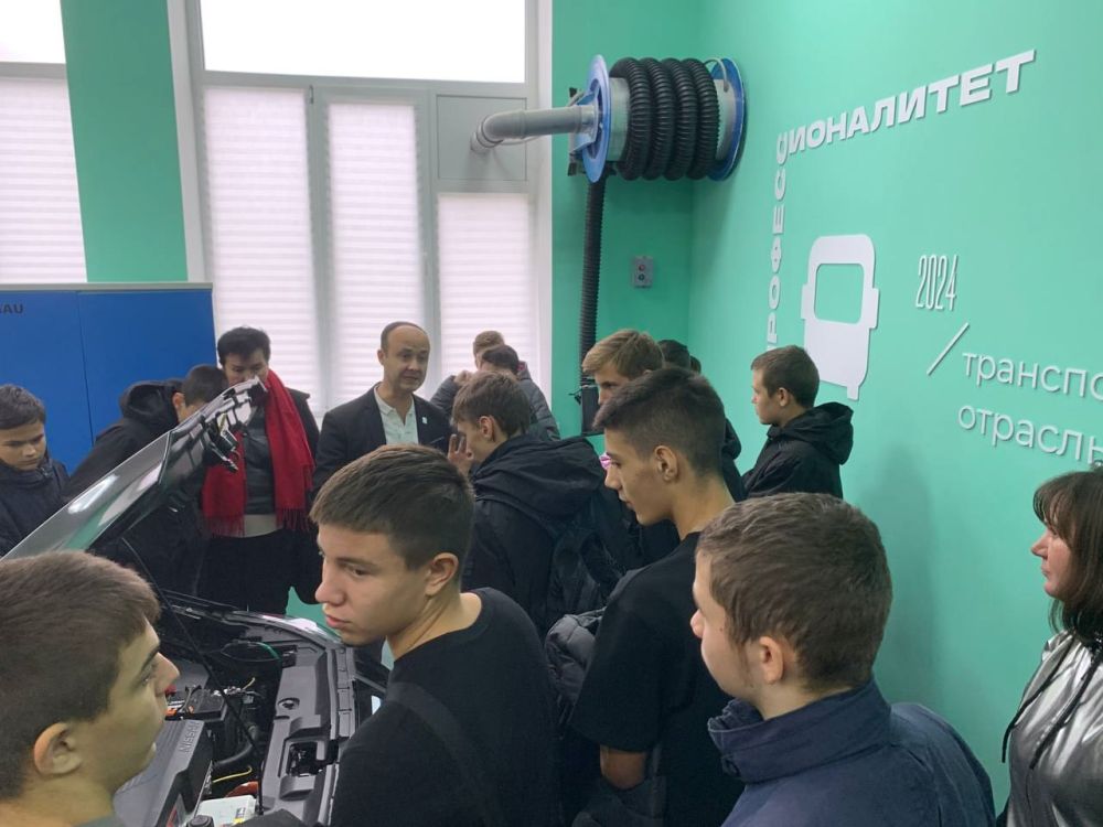 ЕДОД 2024. В рамках Единого дня открытых дверей амбассадоры ФП «Профессионалитет», обучающиеся и преподаватели... ЕДОД 2024. В рамках Единого дня открытых дверей амбассадоры ФП «Профессионалитет», обучающиеся и преподаватели...