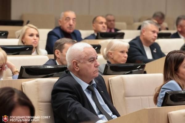 На заседании первой сессии Государственного Совета Республики Крым под председательством главы крымского парламента Владимира Константинова депутаты рассмотрели 46 вопросов повестки дня На заседании первой сессии Государственного Совета Республики Крым под председательством главы крымского парламента Владимира Константинова депутаты рассмотрели 46 вопросов повестки дня