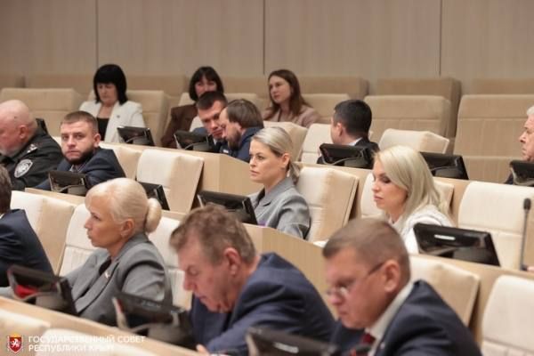 На заседании первой сессии Государственного Совета Республики Крым под председательством главы крымского парламента Владимира Константинова депутаты рассмотрели 46 вопросов повестки дня На заседании первой сессии Государственного Совета Республики Крым под председательством главы крымского парламента Владимира Константинова депутаты рассмотрели 46 вопросов повестки дня