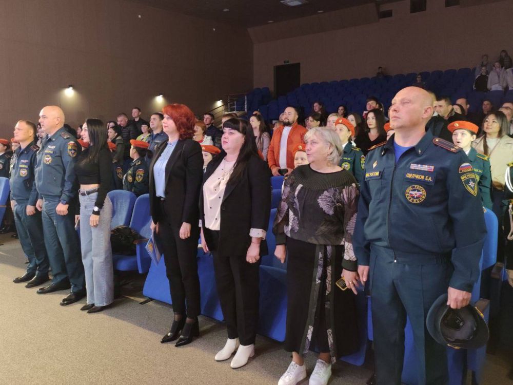 Игорь Ивин: Сегодня в городском центре культуры и досуга прошла церемония посвящения в кадеты МЧС учеников 5 класса школы-гимназии № 6 Игорь Ивин: Сегодня в городском центре культуры и досуга прошла церемония посвящения в кадеты МЧС учеников 5 класса школы-гимназии № 6