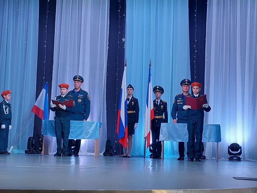 Джанкойских школьников посвятили в кадеты Джанкойских школьников посвятили в кадеты