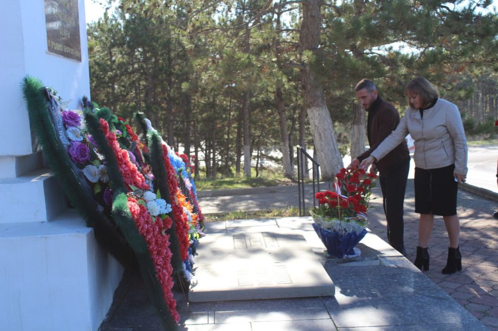 Валентина Варава: В День памяти и славы крымских партизан и подпольщиков, приняла участие в церемонии возложения цветов к Памятнику воинам и партизанам Великой Отечественной войны Валентина Варава: В День памяти и славы крымских партизан и подпольщиков, приняла участие в церемонии возложения цветов к Памятнику воинам и партизанам Великой Отечественной войны