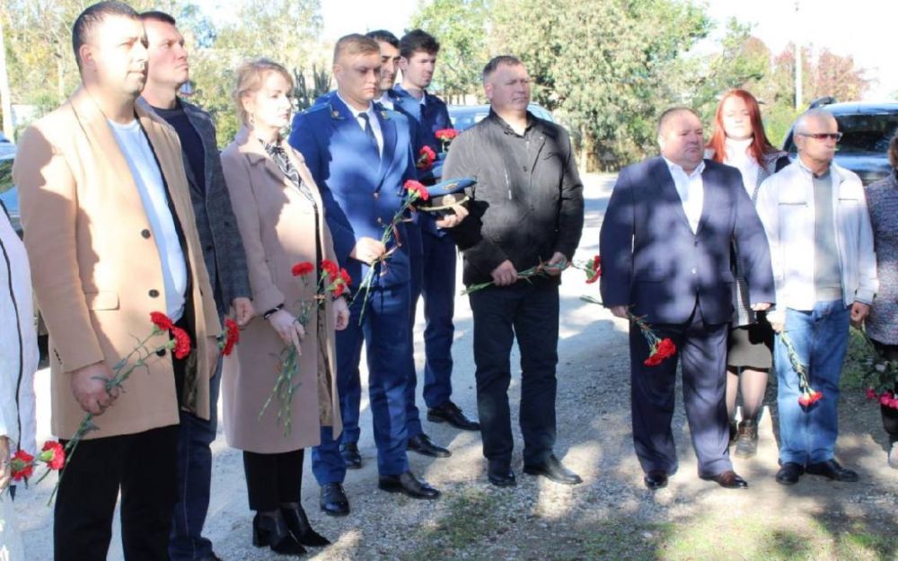 Сегодня, 23 октября 2024 года, работники прокуратуры повсеместно в Крыму приняли участие в торжественных мероприятиях, посвященных Дню памяти и славы крымских партизан и подпольщиков Сегодня, 23 октября 2024 года, работники прокуратуры повсеместно в Крыму приняли участие в торжественных мероприятиях, посвященных Дню памяти и славы крымских партизан и подпольщиков