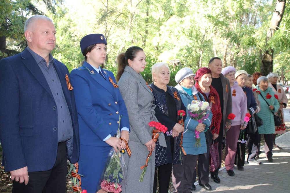 Сегодня, 23 октября 2024 года, работники прокуратуры повсеместно в Крыму приняли участие в торжественных мероприятиях, посвященных Дню памяти и славы крымских партизан и подпольщиков Сегодня, 23 октября 2024 года, работники прокуратуры повсеместно в Крыму приняли участие в торжественных мероприятиях, посвященных Дню памяти и славы крымских партизан и подпольщиков