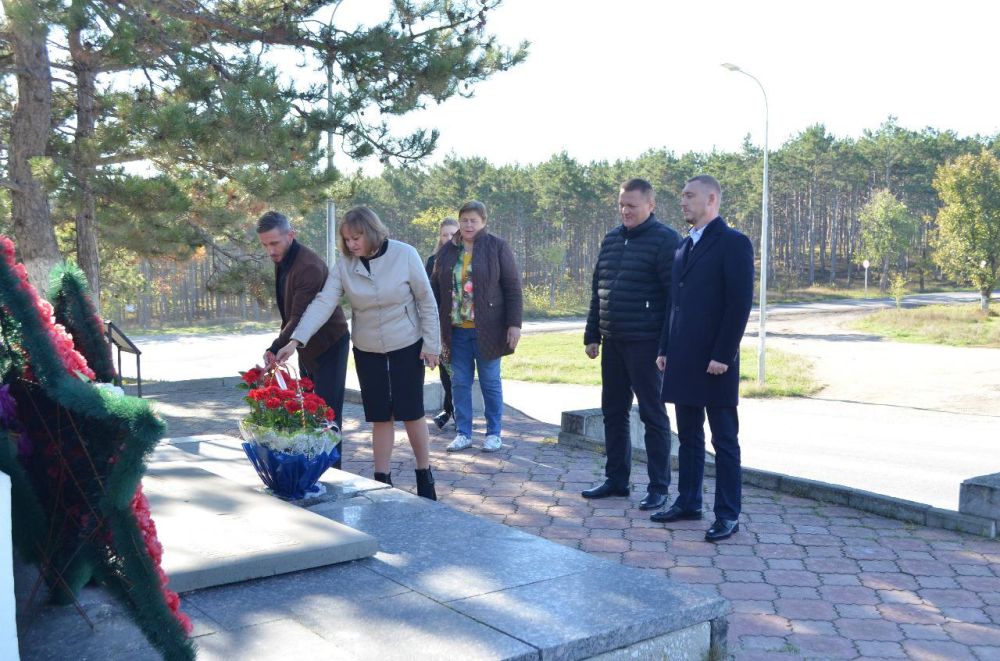 В День памяти и славы крымских партизан и подпольщиков вместе с председателем Белогорского районного совета Анатолием... В День памяти и славы крымских партизан и подпольщиков вместе с председателем Белогорского районного совета Анатолием...