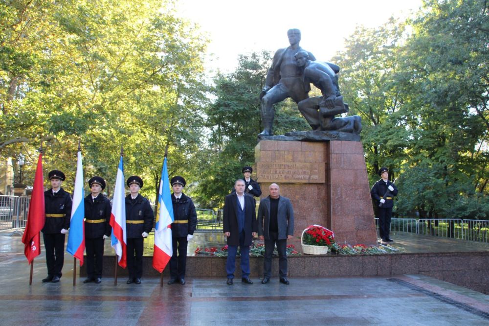 Крымчане почтили память партизан и подпольщиков Крымчане почтили память партизан и подпольщиков
