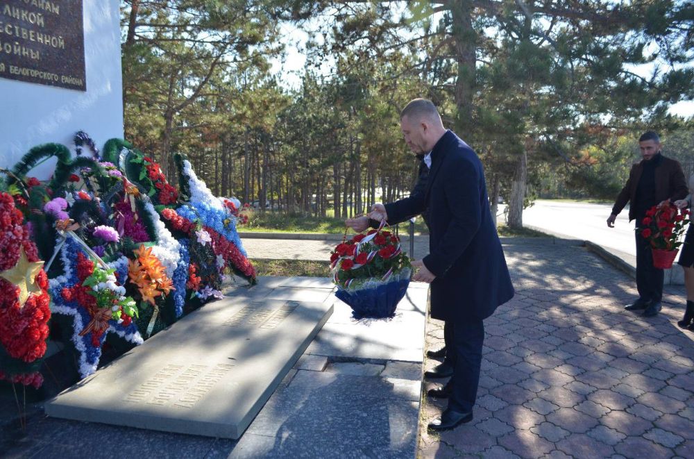 В День памяти и славы крымских партизан и подпольщиков вместе с председателем Белогорского районного совета Анатолием... В День памяти и славы крымских партизан и подпольщиков вместе с председателем Белогорского районного совета Анатолием...
