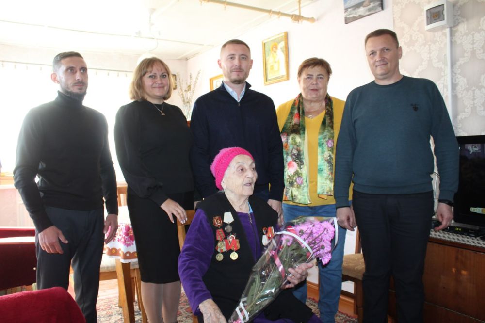 Валентина Варава: В День памяти и славы крымских партизан и подпольщиков, приняла участие в церемонии возложения цветов к Памятнику воинам и партизанам Великой Отечественной войны Валентина Варава: В День памяти и славы крымских партизан и подпольщиков, приняла участие в церемонии возложения цветов к Памятнику воинам и партизанам Великой Отечественной войны