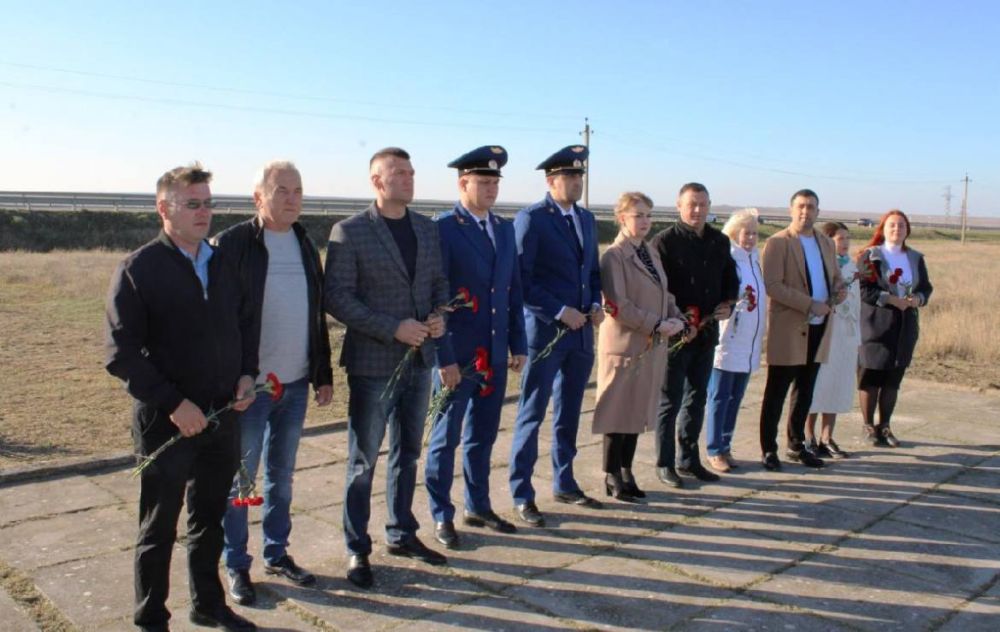 Сегодня, 23 октября 2024 года, работники прокуратуры повсеместно в Крыму приняли участие в торжественных мероприятиях, посвященных Дню памяти и славы крымских партизан и подпольщиков Сегодня, 23 октября 2024 года, работники прокуратуры повсеместно в Крыму приняли участие в торжественных мероприятиях, посвященных Дню памяти и славы крымских партизан и подпольщиков