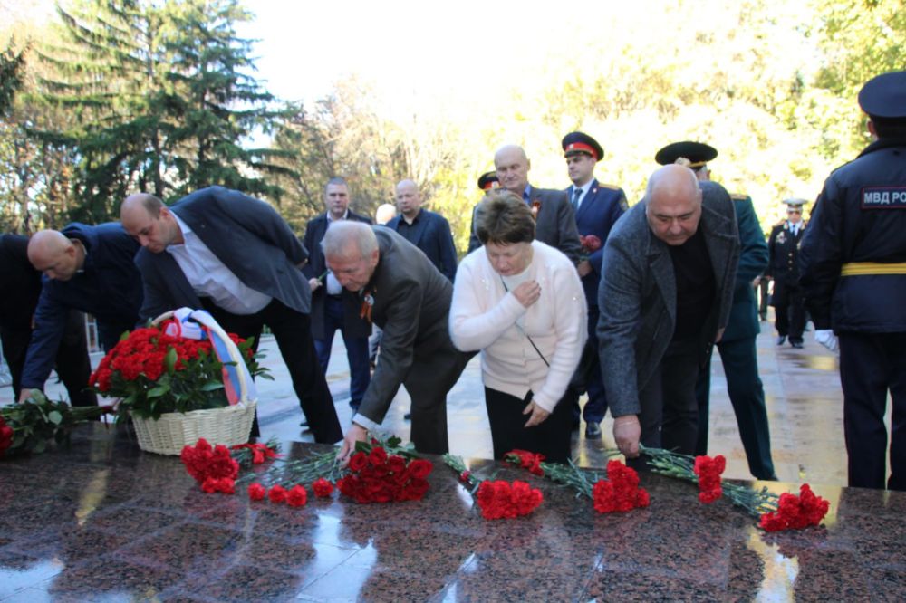 Крымчане почтили память партизан и подпольщиков Крымчане почтили память партизан и подпольщиков