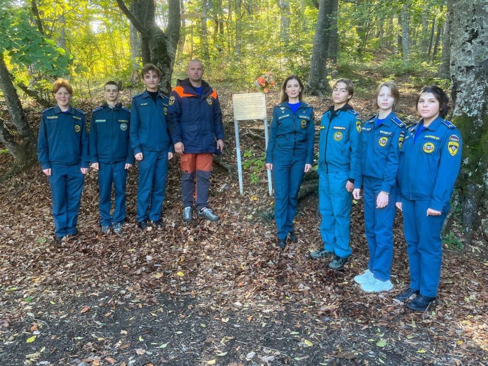 В рамках Дня памяти и славы крымских партизан и подпольщиков кадеты МЧС Симферопольской академической гимназии вместе со... В рамках Дня памяти и славы крымских партизан и подпольщиков кадеты МЧС Симферопольской академической гимназии вместе со...
