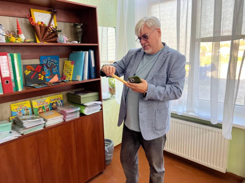 «Держу на круглосуточном контроле вопрос бесперебойной подачи тепла в образовательных учреждениях. В связи с началом отопительного сезона поручил ежедневно докладывать о температурном режиме» «Держу на круглосуточном контроле вопрос бесперебойной подачи тепла в образовательных учреждениях. В связи с началом отопительного сезона поручил ежедневно докладывать о температурном режиме»