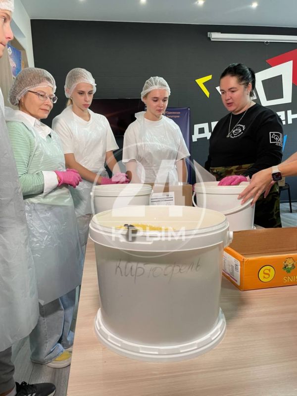 В Евпатории прошёл мастер-класс по фасовке супов и каш для участников спецоперации В Евпатории прошёл мастер-класс по фасовке супов и каш для участников спецоперации