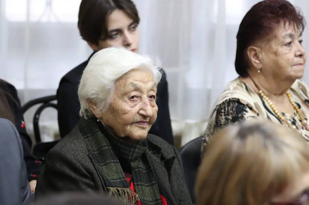 В библиотеке им. И. Гаспринского отметили 85-летие поэта, писателя, переводчика, журналиста Аблязиза Велиева В библиотеке им. И. Гаспринского отметили 85-летие поэта, писателя, переводчика, журналиста Аблязиза Велиева