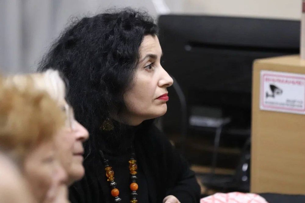 В библиотеке им. И. Гаспринского отметили 85-летие поэта, писателя, переводчика, журналиста Аблязиза Велиева В библиотеке им. И. Гаспринского отметили 85-летие поэта, писателя, переводчика, журналиста Аблязиза Велиева