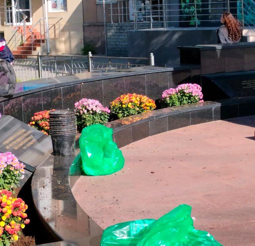 Продолжается высадка цветов в столице Крыма Продолжается высадка цветов в столице Крыма