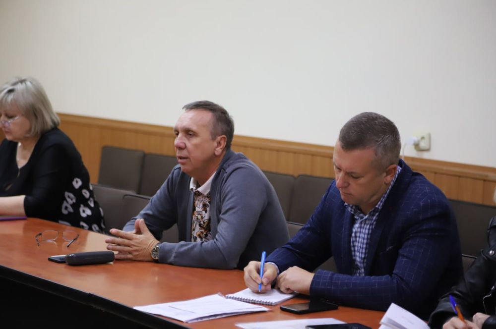 Сегодня, 24 октября в администрации Бахчисарайского района под руководством заместителя главы администрации Бахчисарайского... Сегодня, 24 октября в администрации Бахчисарайского района под руководством заместителя главы администрации Бахчисарайского...