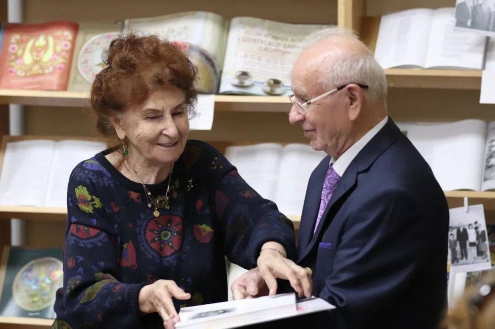 В библиотеке им. И. Гаспринского отметили 85-летие поэта, писателя, переводчика, журналиста Аблязиза Велиева В библиотеке им. И. Гаспринского отметили 85-летие поэта, писателя, переводчика, журналиста Аблязиза Велиева