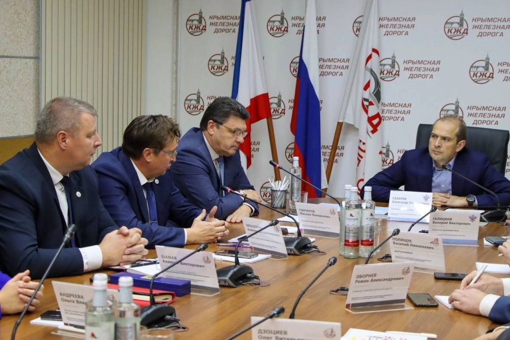 Руководитель Федерального агентства железнодорожного транспорта Александр Сахаров посетил ФГУП «Крымская железная дорога» Руководитель Федерального агентства железнодорожного транспорта Александр Сахаров посетил ФГУП «Крымская железная дорога»