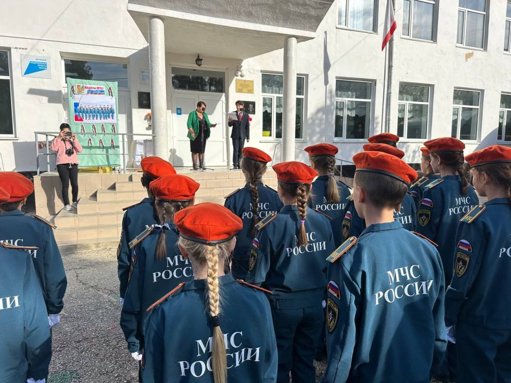  :         5-        ѻ