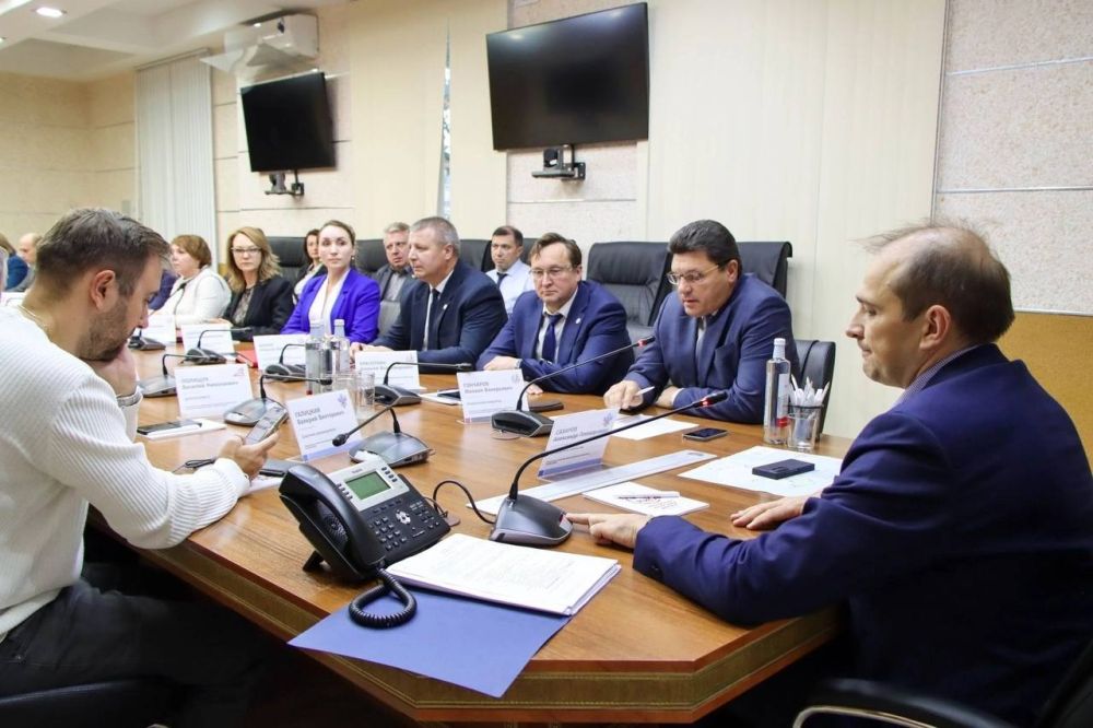 Руководитель Федерального агентства железнодорожного транспорта Александр Сахаров посетил ФГУП «Крымская железная дорога» Руководитель Федерального агентства железнодорожного транспорта Александр Сахаров посетил ФГУП «Крымская железная дорога»