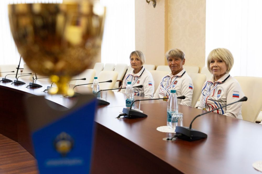Сергей Аксёнов: Многие крымчане старшего поколения продолжают оставаться физически и социально активными, находят занятия по душе, ведут насыщенную и интересную жизнь, помогают в воспитании детей и молодежи Сергей Аксёнов: Многие крымчане старшего поколения продолжают оставаться физически и социально активными, находят занятия по душе, ведут насыщенную и интересную жизнь, помогают в воспитании детей и молодежи