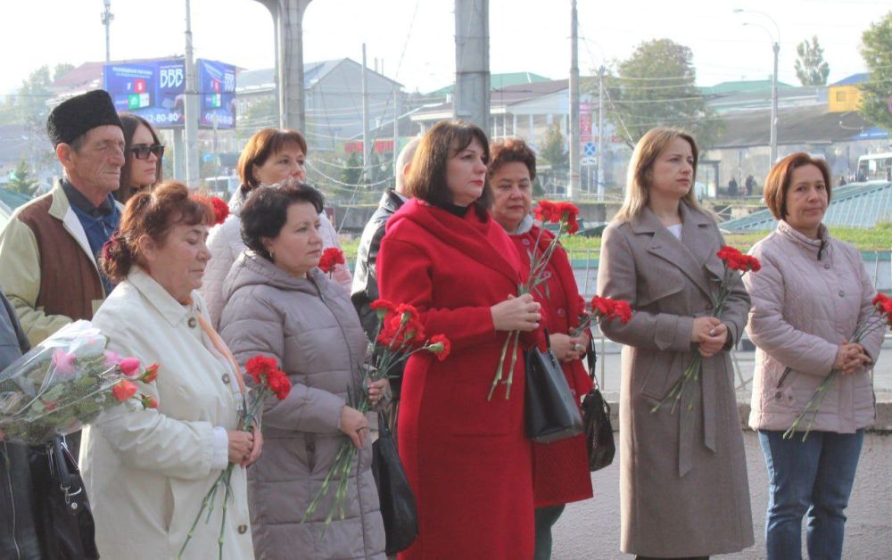 Заместитель председателя Государственного комитета по делам межнациональных отношений Республики Крым Рефат Дердаров принял участие в памятном мероприятии, посвященное 104-годовщине со дня рождения дважды Героя Советского Союза Амет-Хана Султана Заместитель председателя Государственного комитета по делам межнациональных отношений Республики Крым Рефат Дердаров принял участие в памятном мероприятии, посвященное 104-годовщине со дня рождения дважды Героя Советского Союза Амет-Хана Султана