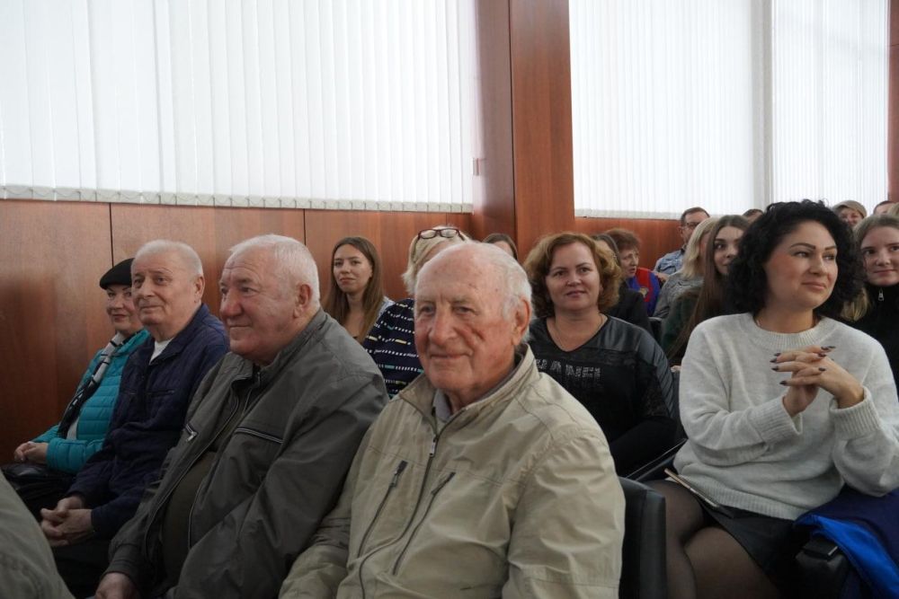 #спасибо_за_труд. День основания предприятия отметил сегодня коллектив судостроительного завода им.Б.Е.Бутомы. От имени главы администрации Олега КАТОРГИНА заводчан поздравил его заместитель Олег ШЕВЧЕНКО #спасибо_за_труд. День основания предприятия отметил сегодня коллектив судостроительного завода им.Б.Е.Бутомы. От имени главы администрации Олега КАТОРГИНА заводчан поздравил его заместитель Олег ШЕВЧЕНКО