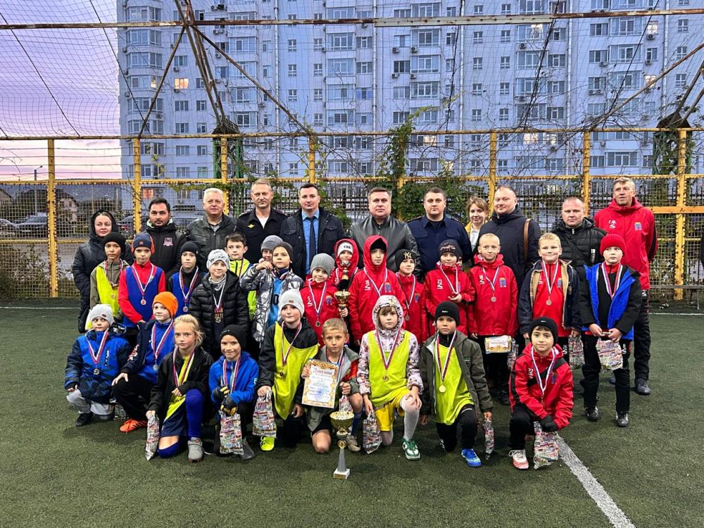 Вчера на спортивной площадке стадиона им. В.А.Шайдерова в Феодосии состоялся детский турнир по футболу, организованный прокуратурой города при участии правоохранительных органов Вчера на спортивной площадке стадиона им. В.А.Шайдерова в Феодосии состоялся детский турнир по футболу, организованный прокуратурой города при участии правоохранительных органов