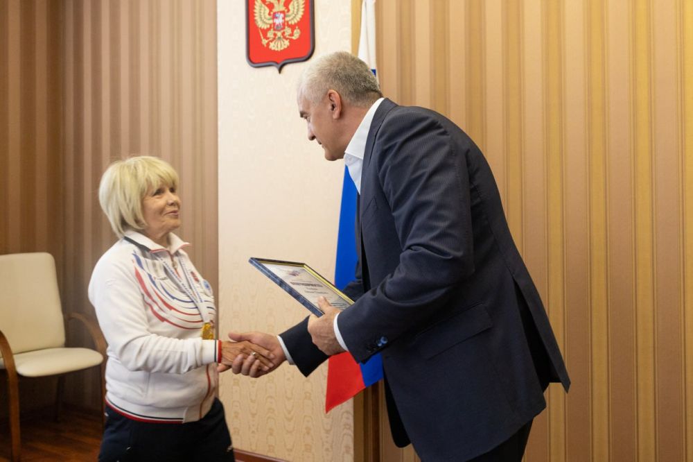 Сергей Аксёнов: Многие крымчане старшего поколения продолжают оставаться физически и социально активными, находят занятия по душе, ведут насыщенную и интересную жизнь, помогают в воспитании детей и молодежи Сергей Аксёнов: Многие крымчане старшего поколения продолжают оставаться физически и социально активными, находят занятия по душе, ведут насыщенную и интересную жизнь, помогают в воспитании детей и молодежи