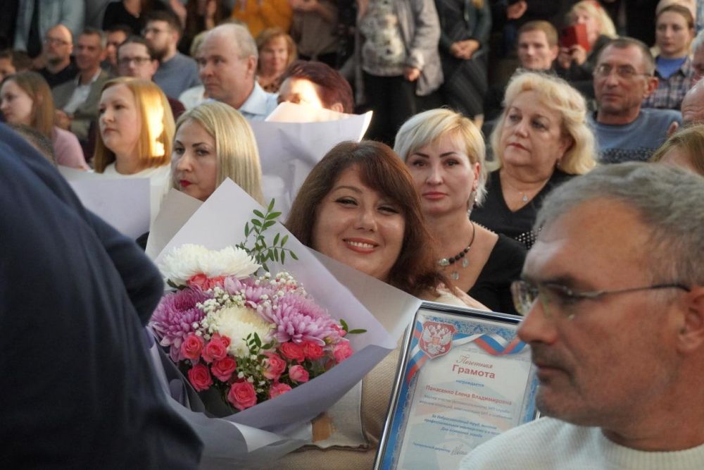#спасибо_за_труд. День основания предприятия отметил сегодня коллектив судостроительного завода им.Б.Е.Бутомы. От имени главы администрации Олега КАТОРГИНА заводчан поздравил его заместитель Олег ШЕВЧЕНКО #спасибо_за_труд. День основания предприятия отметил сегодня коллектив судостроительного завода им.Б.Е.Бутомы. От имени главы администрации Олега КАТОРГИНА заводчан поздравил его заместитель Олег ШЕВЧЕНКО