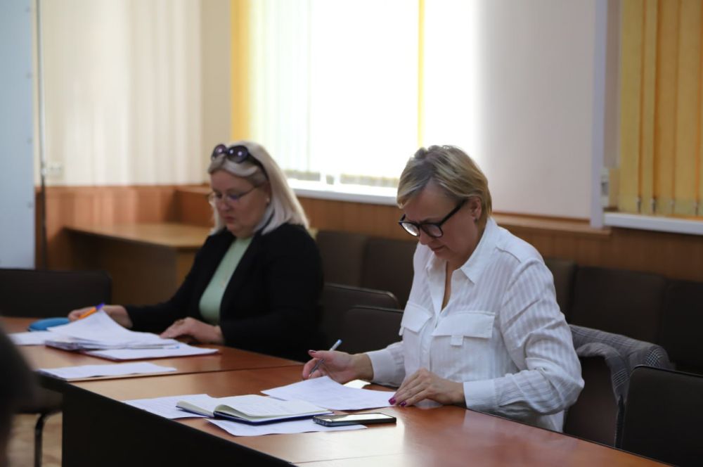 Сегодня, 25 октября в администрации Бахчисарайского района прошло заседание рабочей группы по мониторингу ситуации на рынке труда Бахчисарайского района под руководством заместителя главы администрации Бахчисарайского района Гуляевой Олеси Сегодня, 25 октября в администрации Бахчисарайского района прошло заседание рабочей группы по мониторингу ситуации на рынке труда Бахчисарайского района под руководством заместителя главы администрации Бахчисарайского района Гуляевой Олеси