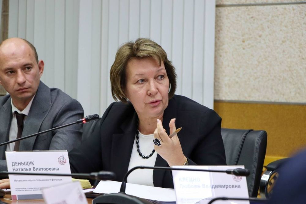 Александр Сахаров посетил Крымскую железную дорогу Александр Сахаров посетил Крымскую железную дорогу