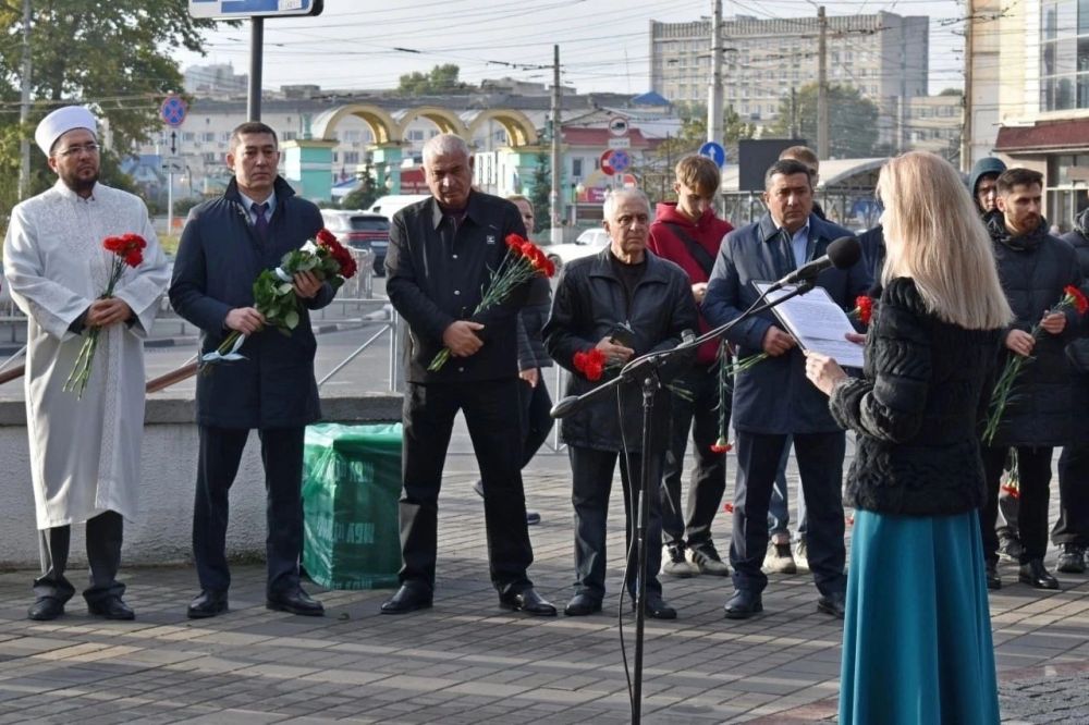 Заместитель председателя Государственного комитета по делам межнациональных отношений Республики Крым Рефат Дердаров принял участие в памятном мероприятии, посвященное 104-годовщине со дня рождения дважды Героя Советского Союза Амет-Хана Султана Заместитель председателя Государственного комитета по делам межнациональных отношений Республики Крым Рефат Дердаров принял участие в памятном мероприятии, посвященное 104-годовщине со дня рождения дважды Героя Советского Союза Амет-Хана Султана