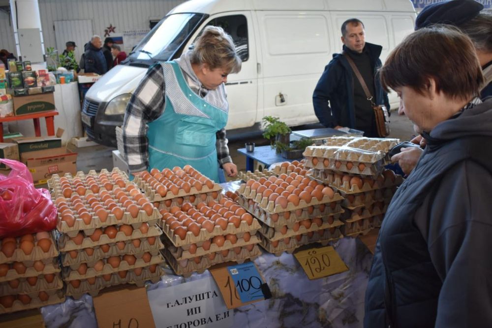 Галина Огнёва: Дорогие алуштинцы!. Осень в разгаре, и Алушта, словно красочная картина, раскрашена в золотые, багровые и... Галина Огнёва: Дорогие алуштинцы!. Осень в разгаре, и Алушта, словно красочная картина, раскрашена в золотые, багровые и...