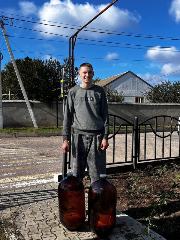 Александр Дудинов: Наша молодежь продолжает озеленять парки, скверы и драме общественные территории Александр Дудинов: Наша молодежь продолжает озеленять парки, скверы и драме общественные территории