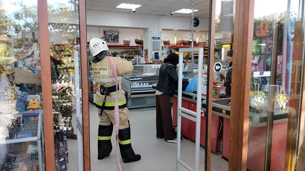Огнеборцы ПЧ с. Красный Мак совместно сотрудниками скорой помощи провели пожарно-тактическое занятие на одном из объектов пгт Огнеборцы ПЧ с. Красный Мак совместно сотрудниками скорой помощи провели пожарно-тактическое занятие на одном из объектов пгт
